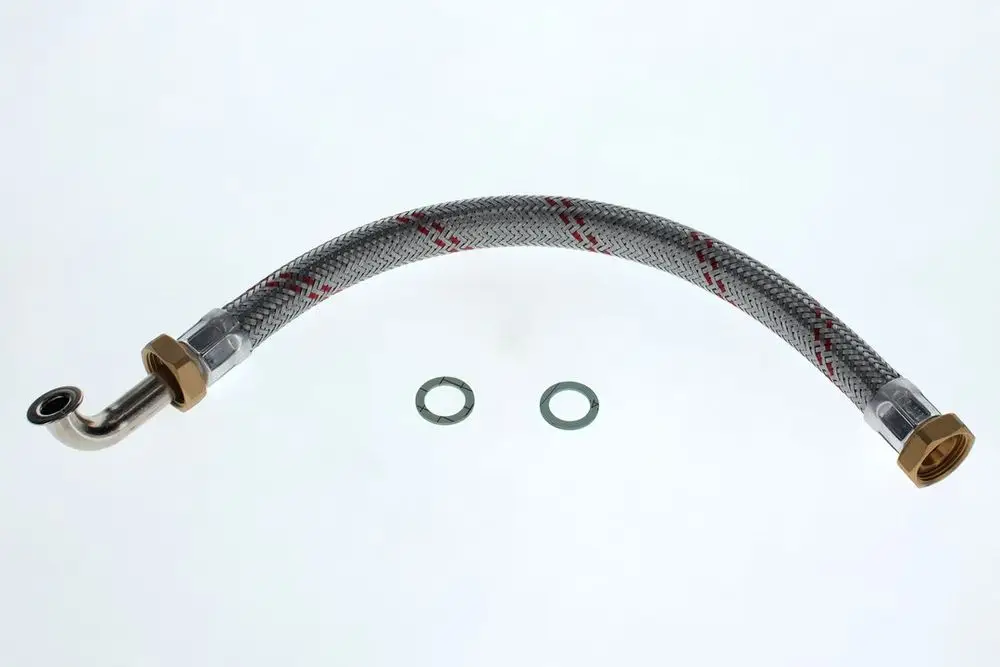 Flexschlauch mit einer gebogenen Metallaufnahme und einem gewindegeschnittenen Ende, ummantelt mit einem flexiblen Material, für Boschtechnologie-Anwendungen. Zwei Unterlegscheiben sind daneben.